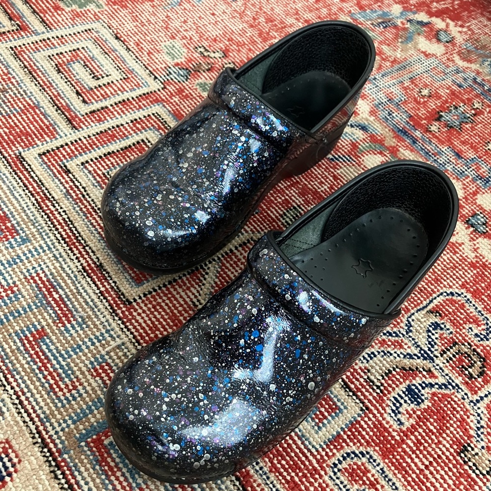 Dansko Black w/Blue Flecks Clogs Size 41 (Women’s 10)